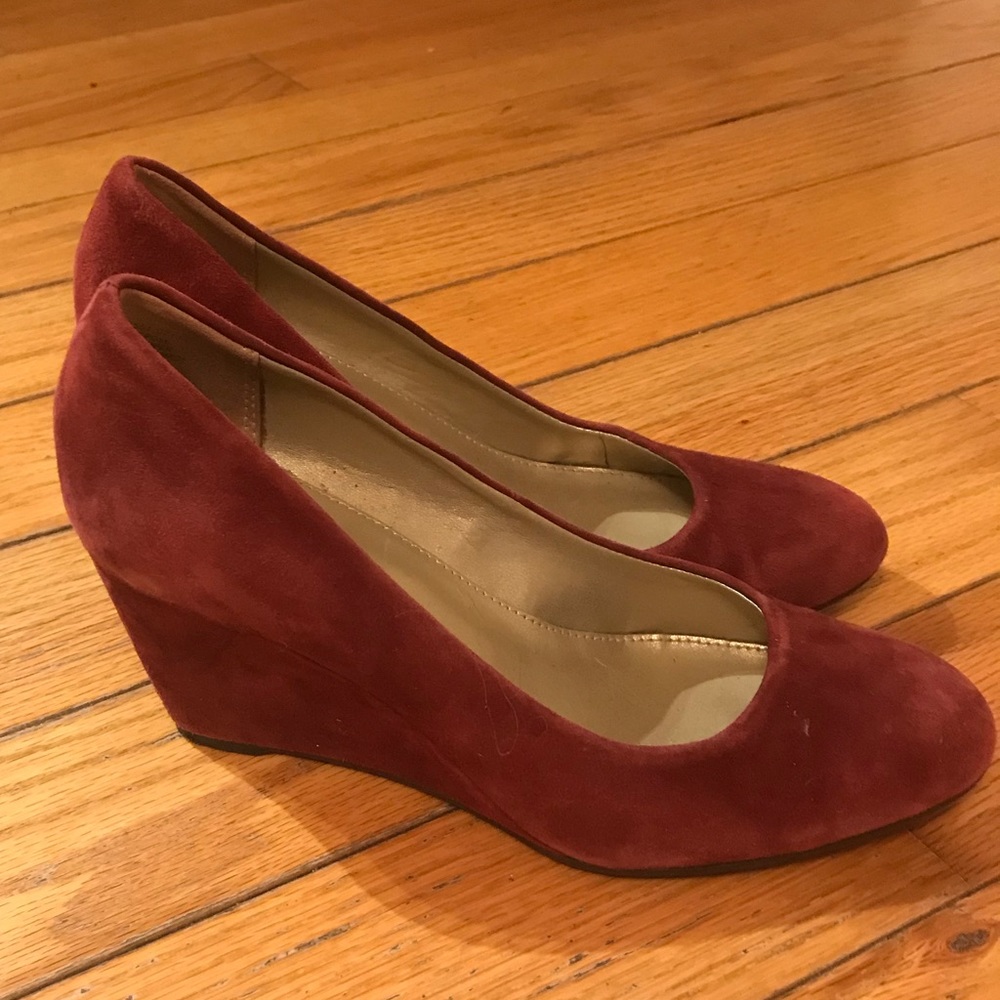 Burgundy Suede Bandolino Wedges 6